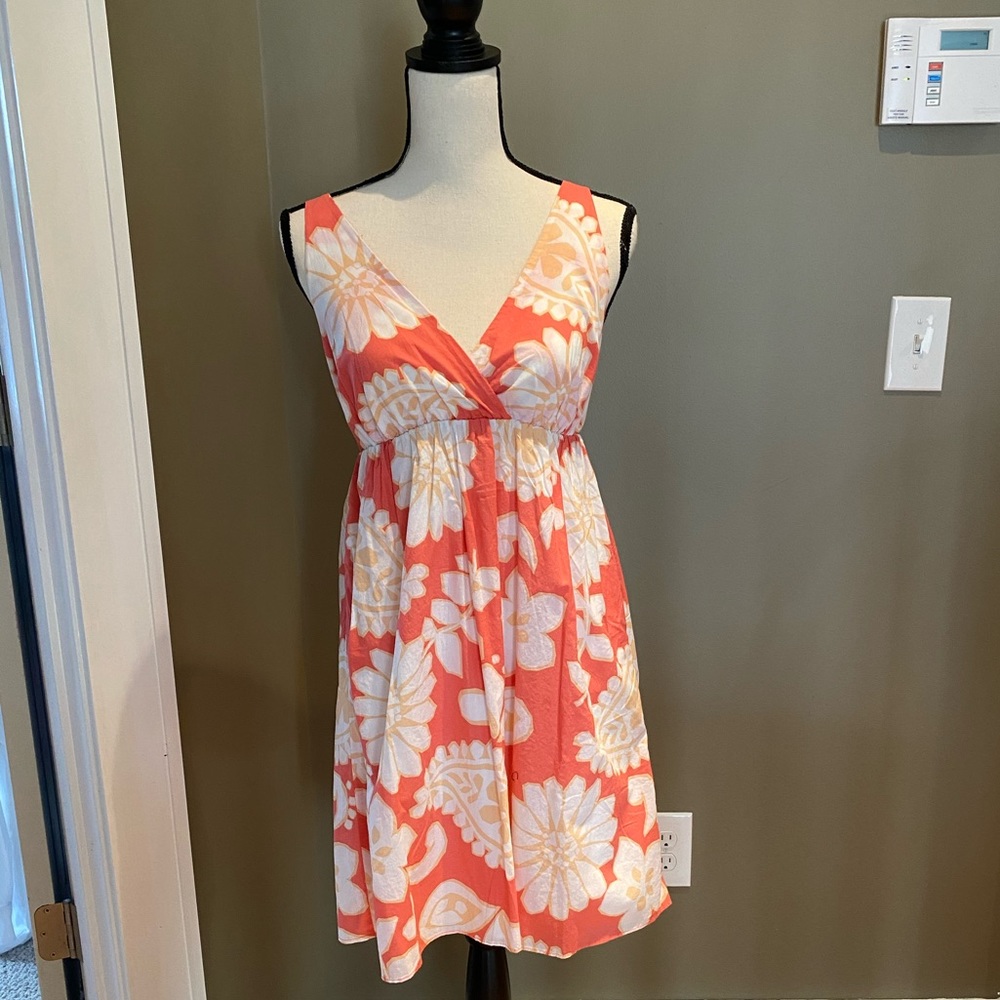V-neck summer dress